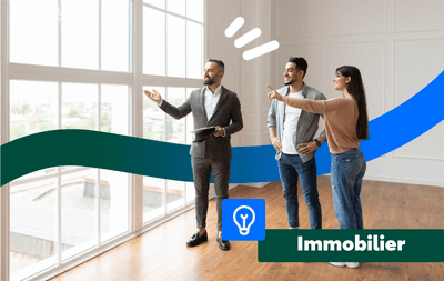 Un agent immobilier avec des clients