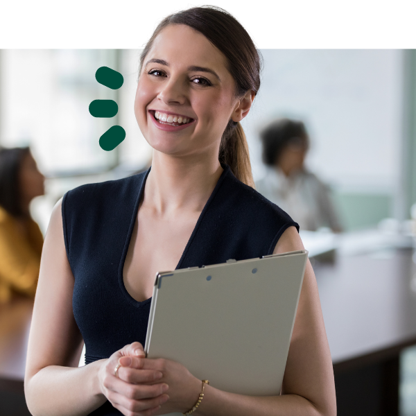 Une femme souriante