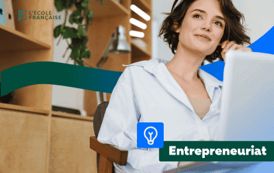 Femme sur son ordinateur