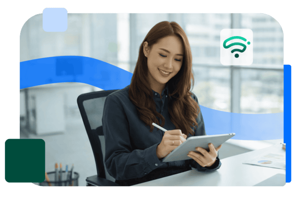 Femme travaillant sur une tablette