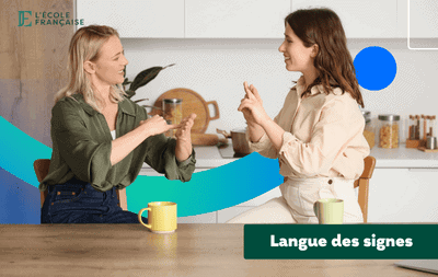 Deux femmes discutant en langue des signes